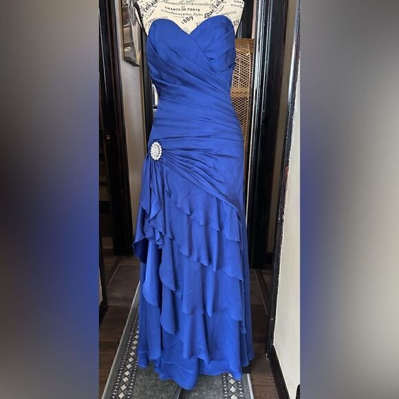 Vintage Jade Couture Dress.Layered ruffled bottom. With attachable Shawl.SZ 2 - Picture 1 of 15